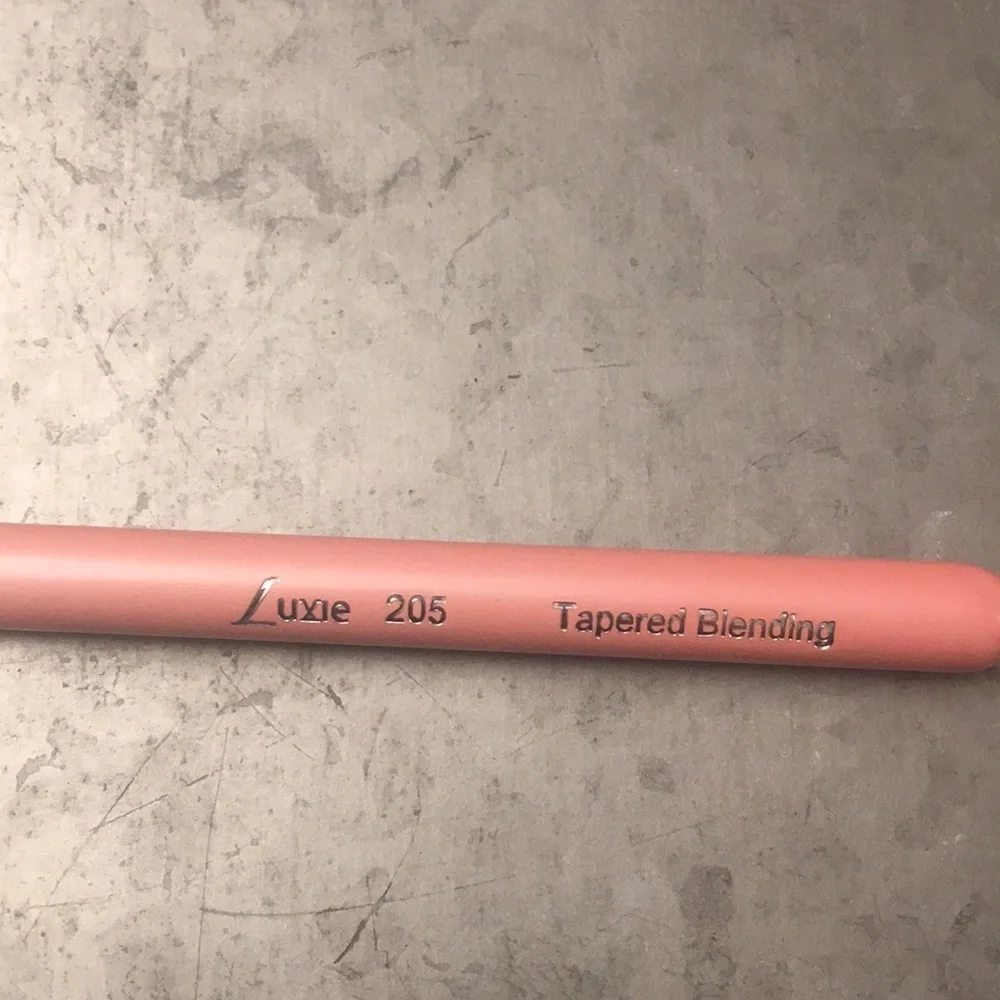 Luxie 205 tapered blending brush